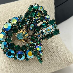 Vintage Austria Blue‎ AB Green Rhinestone Layered Prong Set Christmas Brooch
Pin